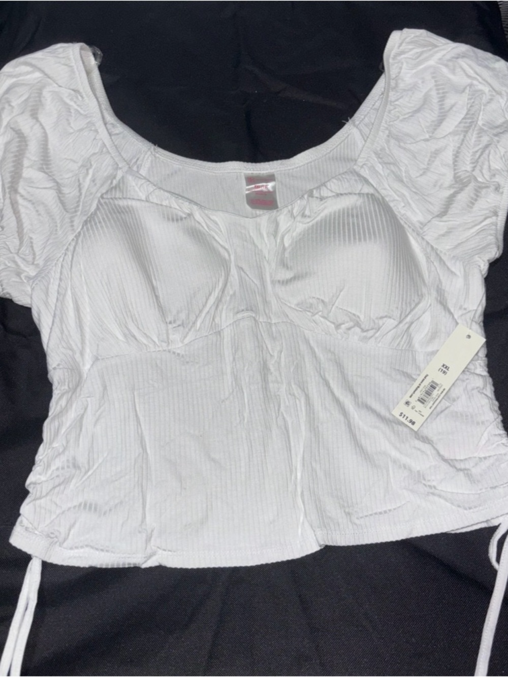 No Boundaries White Ribbed Short Sleeve Cropped Sweetheart Top